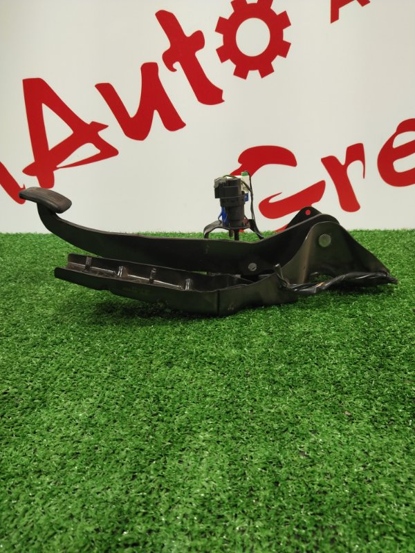 Педаль тормоза, 1000 рублей, Красноярск