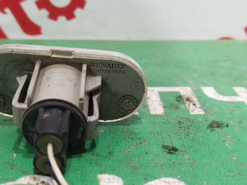 Повторитель поворота в крыло, 200 рублей, Красноярск