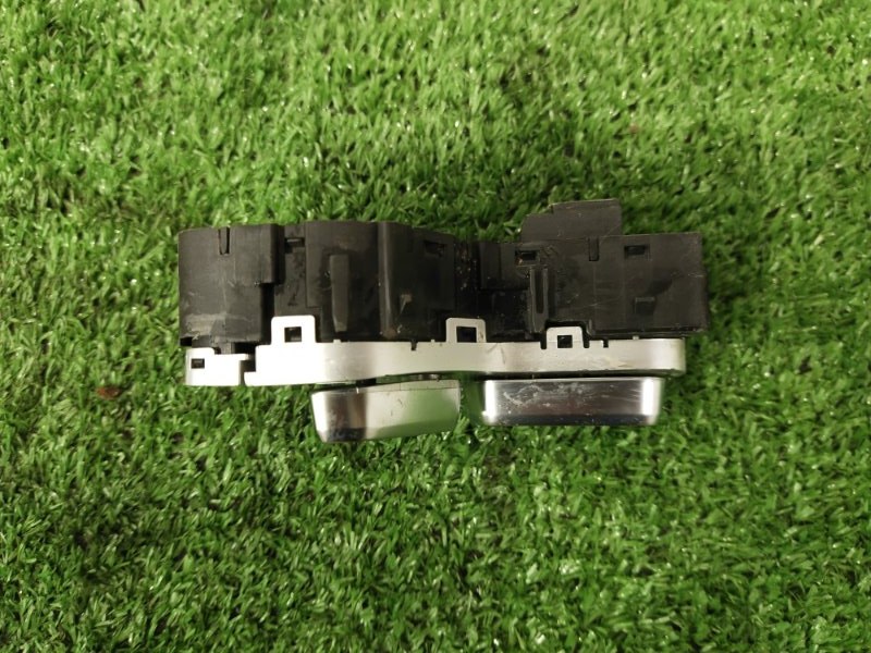 Кнопка регулировки сиденья, 2000 рублей, Красноярск