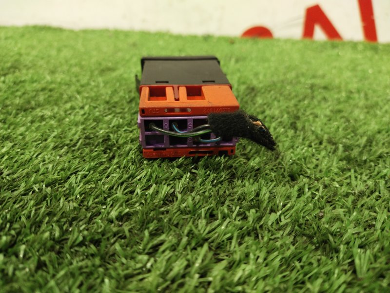 Кнопка антипробуксовочной системы, 500 рублей, Красноярск