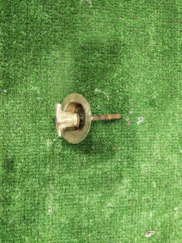 Болт крепления запасного колеса, 200 рублей, Красноярск