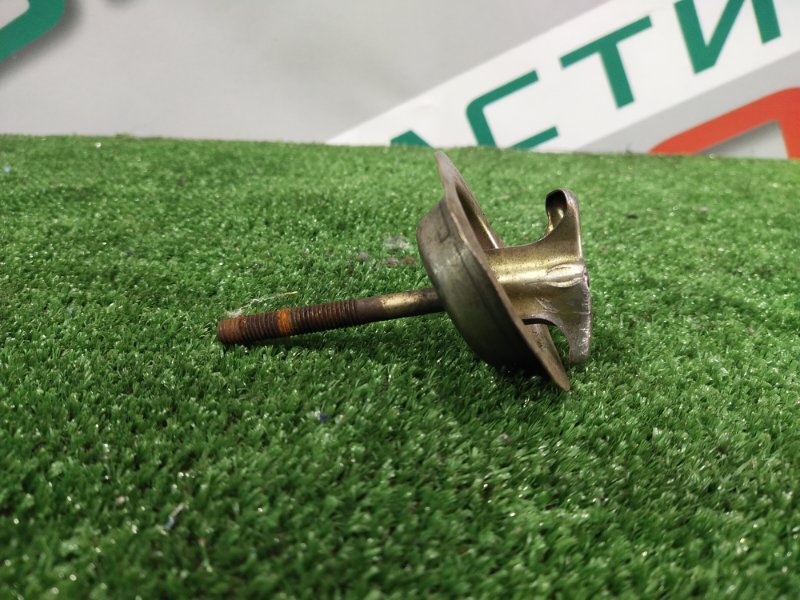 Болт крепления запасного колеса, 200 рублей, Красноярск