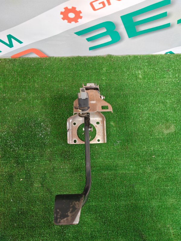 Педаль тормоза, 500 рублей, Красноярск