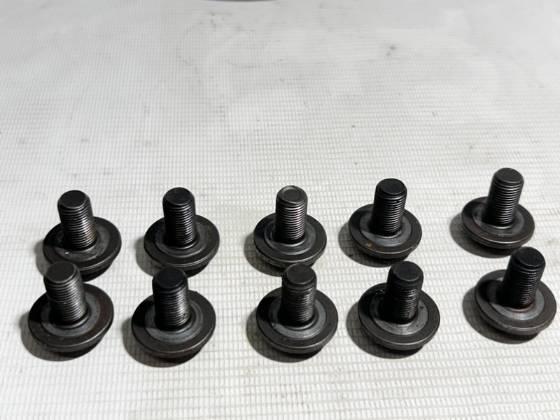 Болт маховика, 100 рублей, Красноярск