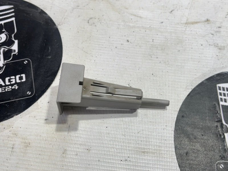 Клипса багажника, 500 рублей, Красноярск