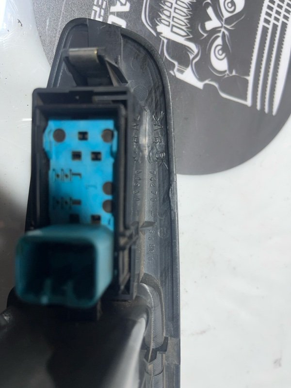 Кнопка стеклоподъемника, 3300 рублей, Красноярск