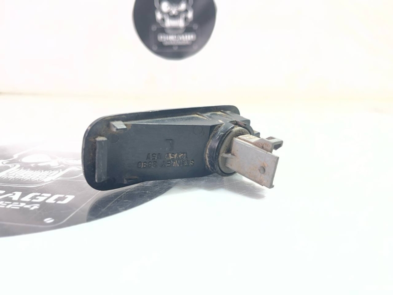 Повторитель поворота в крыло, 200 рублей, Красноярск