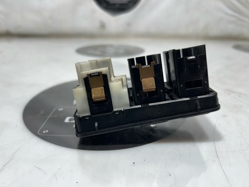 Блок управления зеркалами, 500 рублей, Красноярск