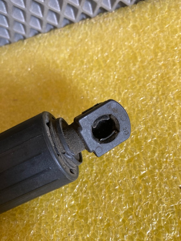 Амортизатор крышки багажника, 10000 рублей, Ховрино