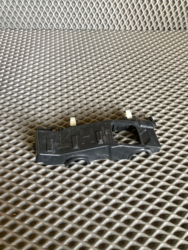 Кронштейн крыла, 1000 рублей, Ховрино