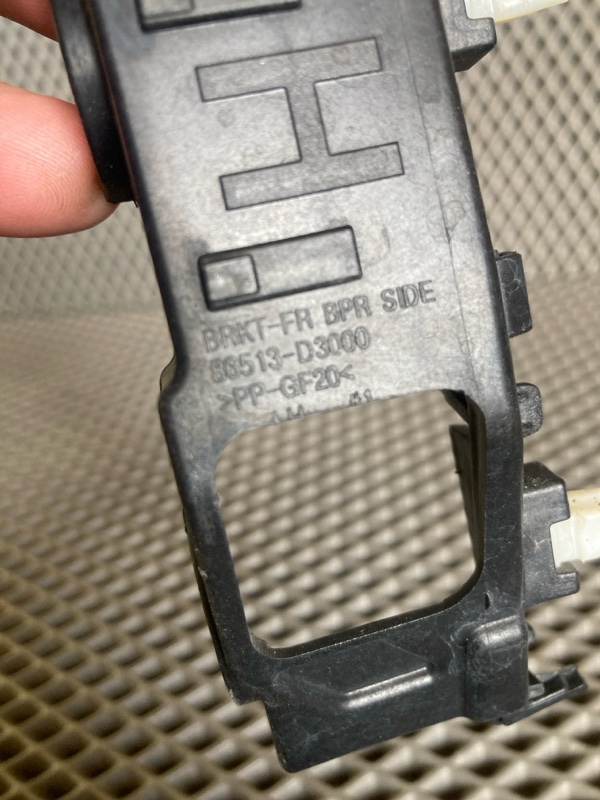 Кронштейн крыла, 1000 рублей, Ховрино