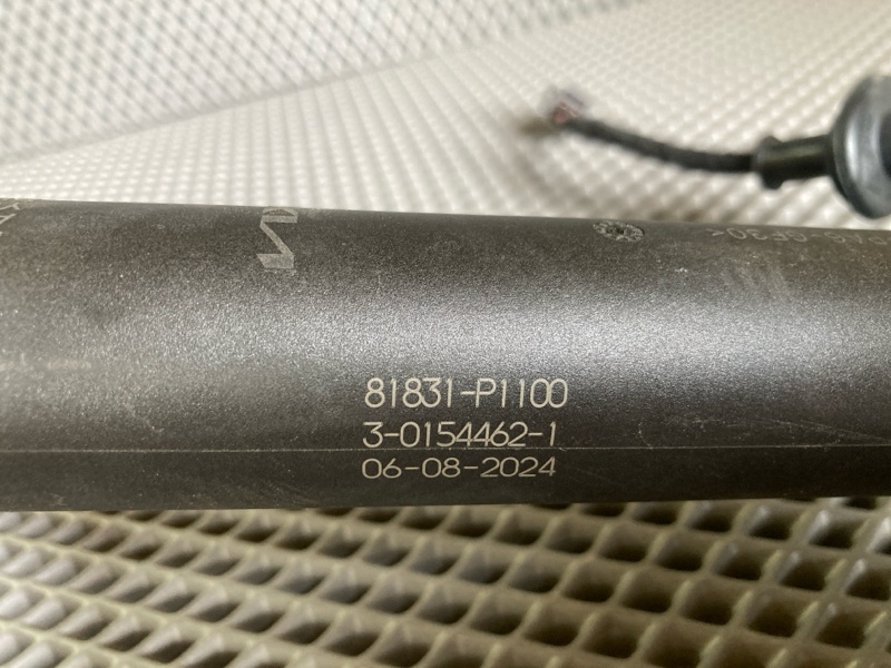 Амортизатор крышки багажника, 15000 рублей, Ховрино