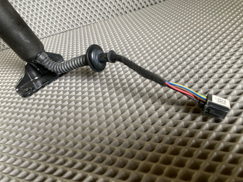 Амортизатор крышки багажника, 15000 рублей, Ховрино