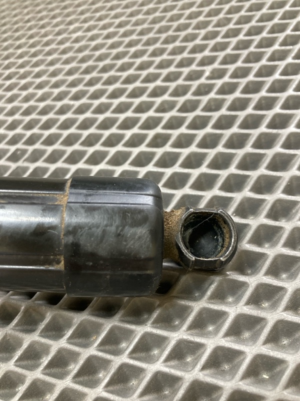 Амортизатор крышки багажника, 10000 рублей, Ховрино