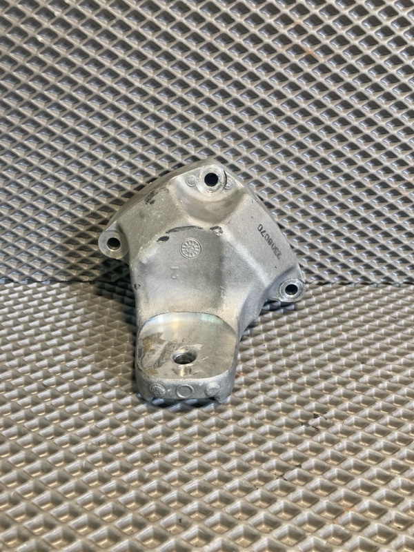 Кронштейн опоры двигателя, 2000 рублей, Ховрино