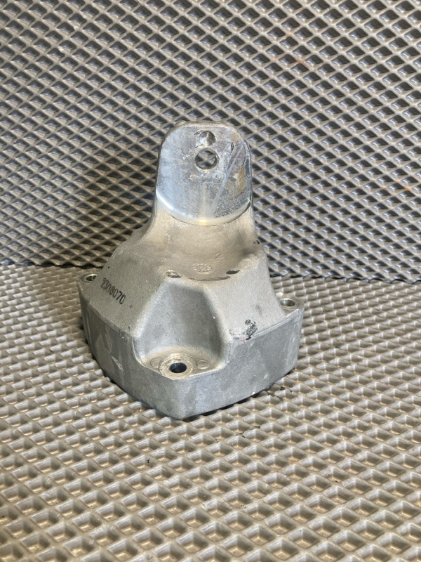 Кронштейн опоры двигателя, 2000 рублей, Ховрино