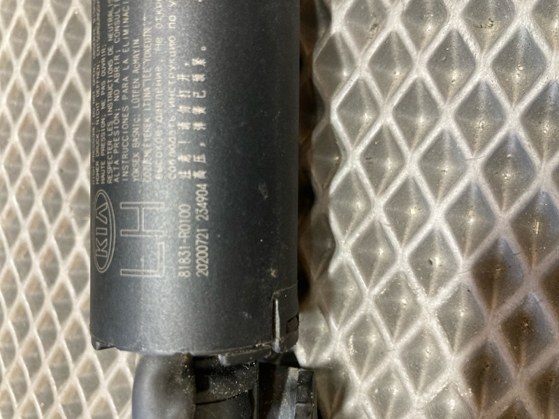 Амортизатор крышки багажника, 16000 рублей, Ховрино