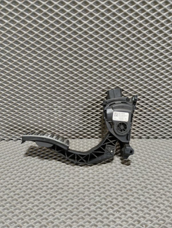 Педаль газа, 2000 рублей, Ховрино