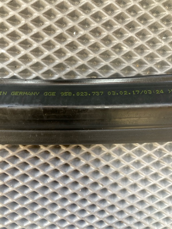 Уплотнительная резинка капота, 2000 рублей, Ховрино