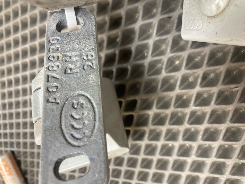 Петля двери багажника, 2000 рублей, Ховрино