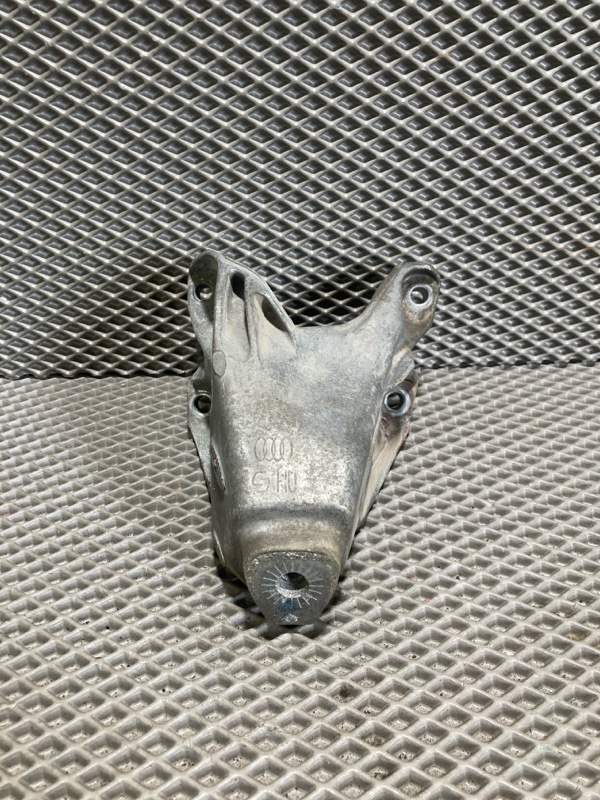 Кронштейн двигателя, 2000 рублей, Ховрино