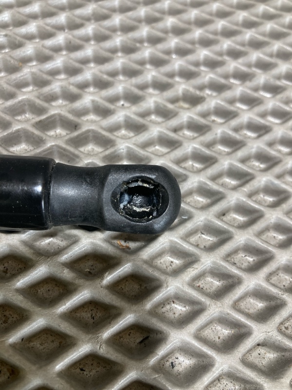 Амортизатор капота, 2500 рублей, Ховрино