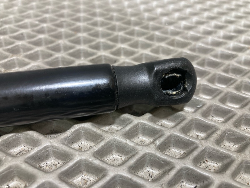 Амортизатор капота, 2500 рублей, Ховрино