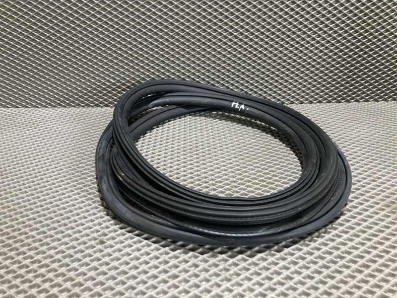 Уплотнительная резинка боковой двери, 4000 рублей, Ховрино