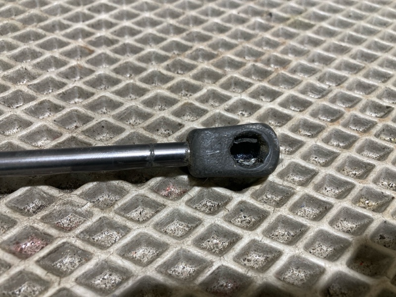 Амортизатор капота, 1000 рублей, Ховрино