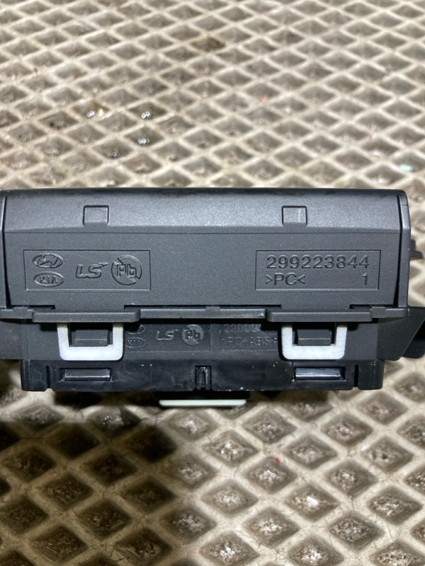 Кнопка антипробуксовочной системы, 5000 рублей, Ховрино