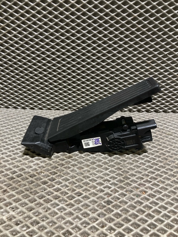 Педаль газа, 2000 рублей, Ховрино