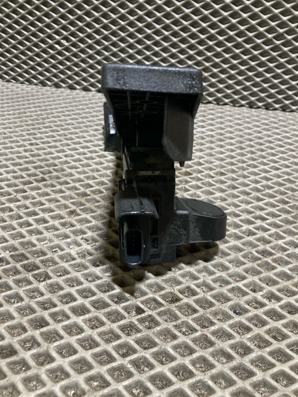 Педаль газа, 2000 рублей, Ховрино