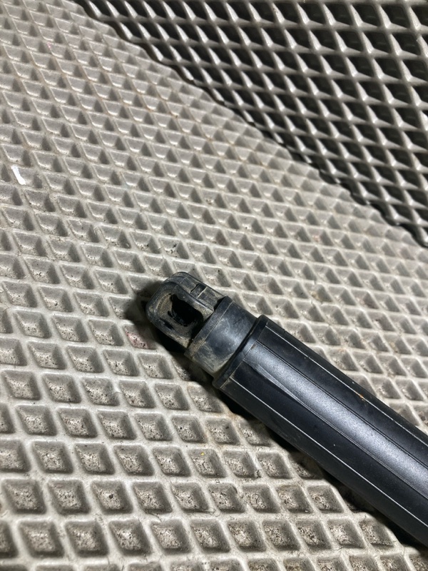 Амортизатор двери багажника, 4000 рублей, Ховрино