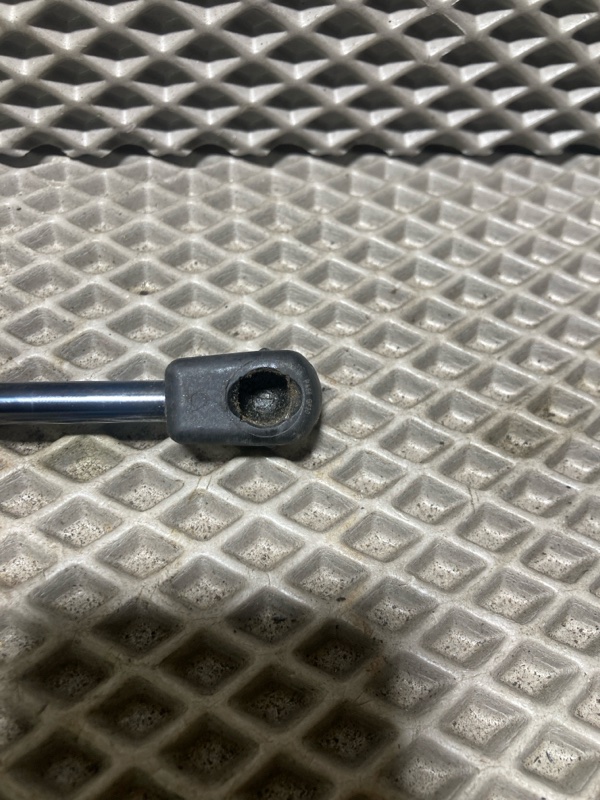 Амортизатор капота, 2000 рублей, Ховрино