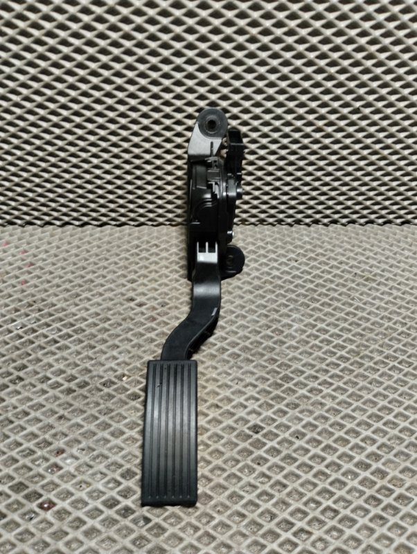 Педаль газа, 2000 рублей, Ховрино