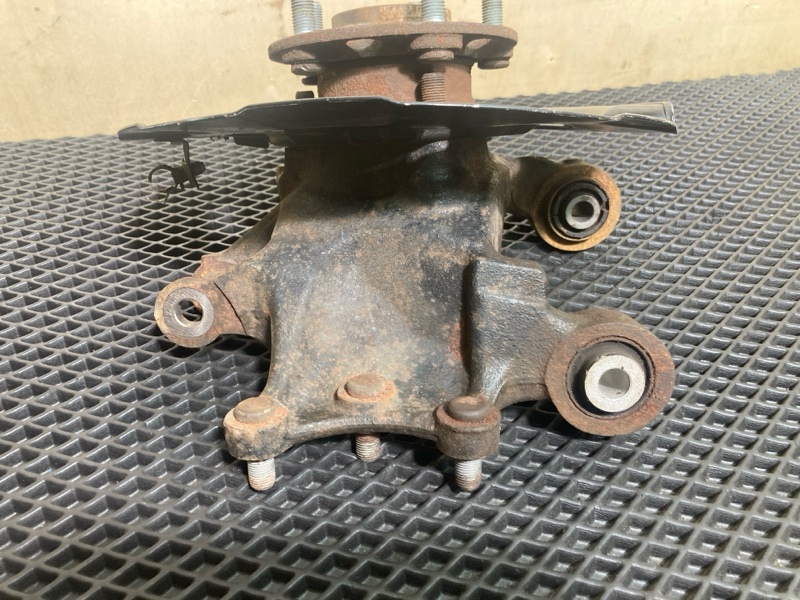 Кулак в сборе со ступицей, 10000 рублей, Ховрино