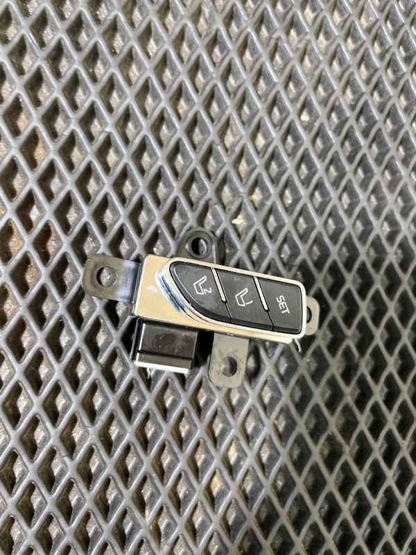 Кнопка регулировки сиденья, 3500 рублей, Ховрино