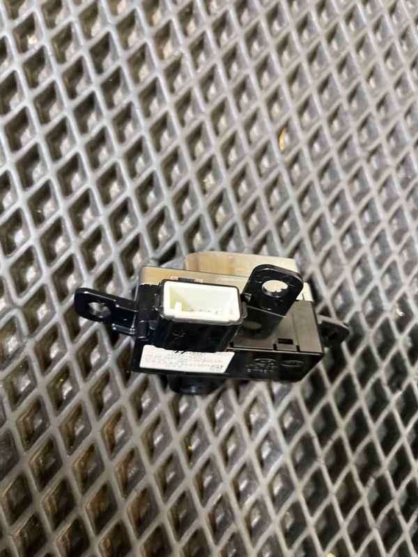 Кнопка регулировки сиденья, 3500 рублей, Ховрино