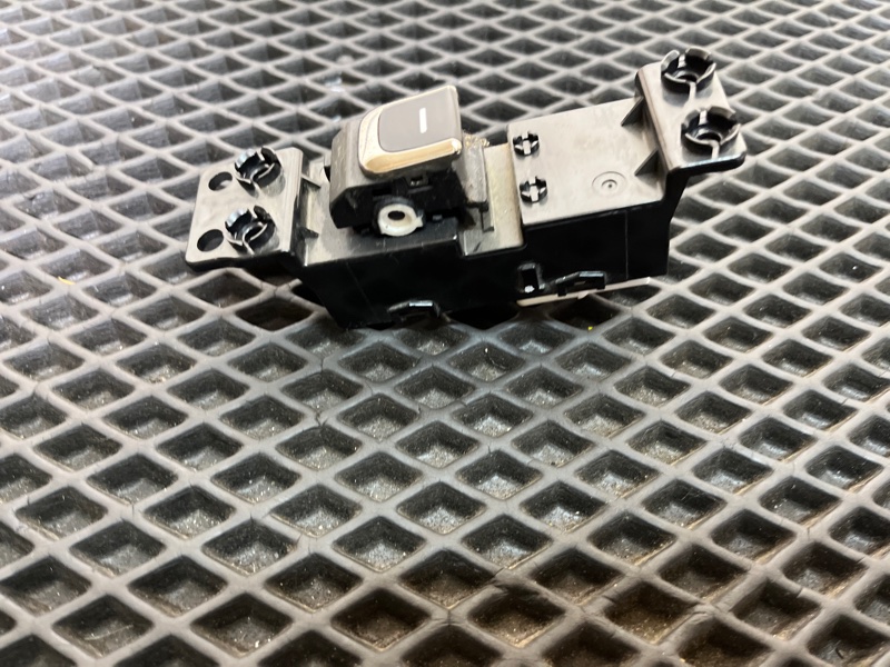 Кнопка стеклоподъемника, 1500 рублей, Ховрино