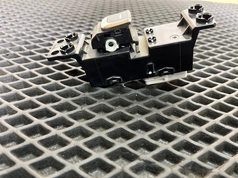 Кнопка стеклоподъемника, 1500 рублей, Ховрино