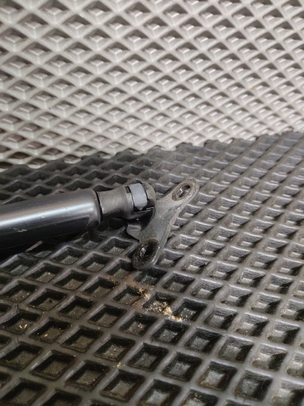 Амортизатор двери багажника, 1500 рублей, Ховрино