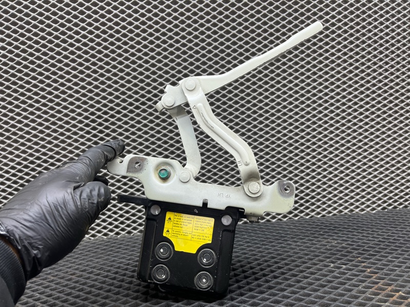 Петля капота, 9000 рублей, Ховрино