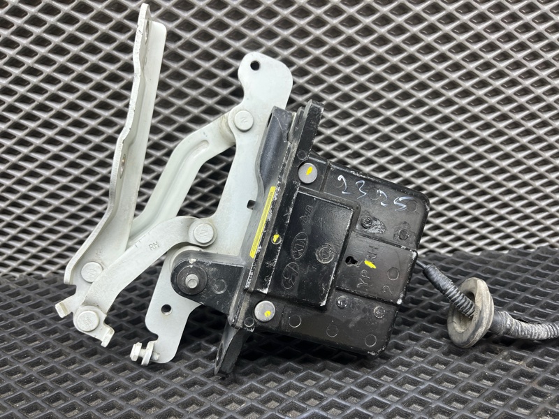 Петля капота, 9000 рублей, Ховрино