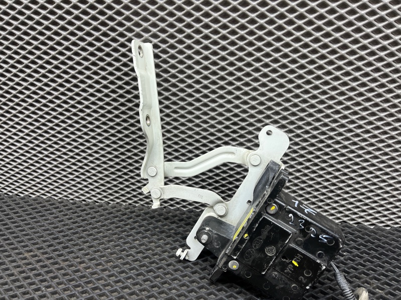 Петля капота, 9000 рублей, Ховрино