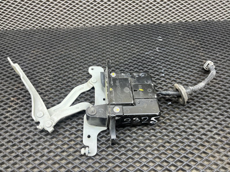 Петля капота, 9000 рублей, Ховрино