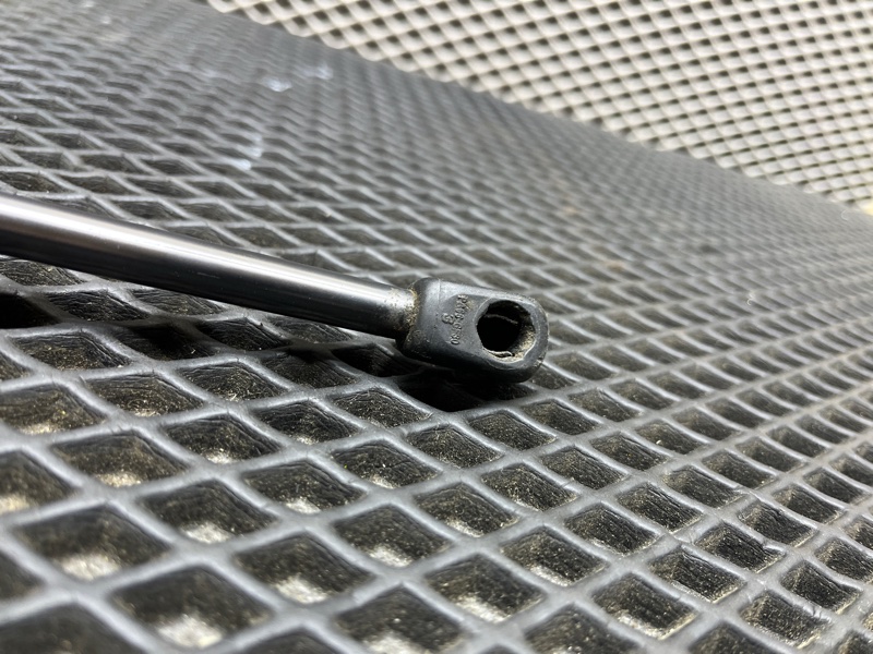 Амортизатор двери багажника, 3000 рублей, Ховрино