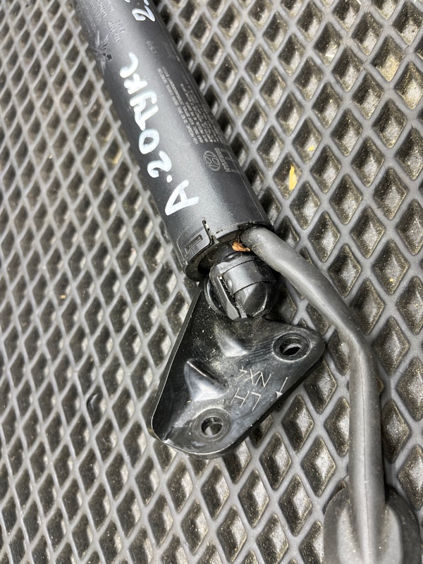 Амортизатор крышки багажника, 20000 рублей, Ховрино