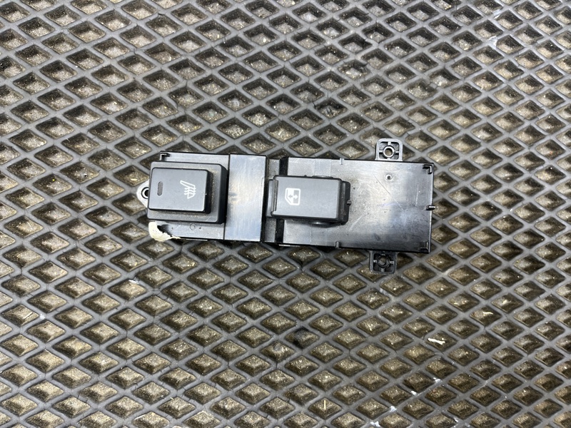 Кнопка стеклоподъемника, 2000 рублей, Ховрино