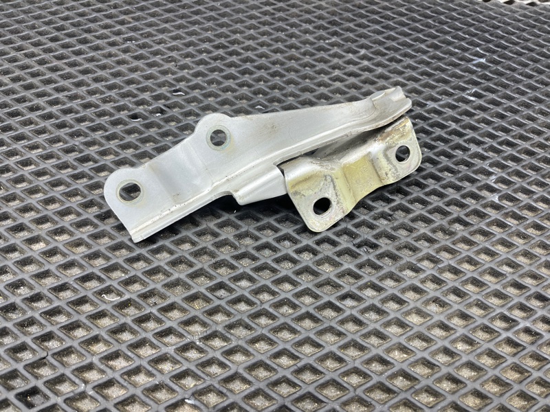 Петля капота, 2500 рублей, Ховрино