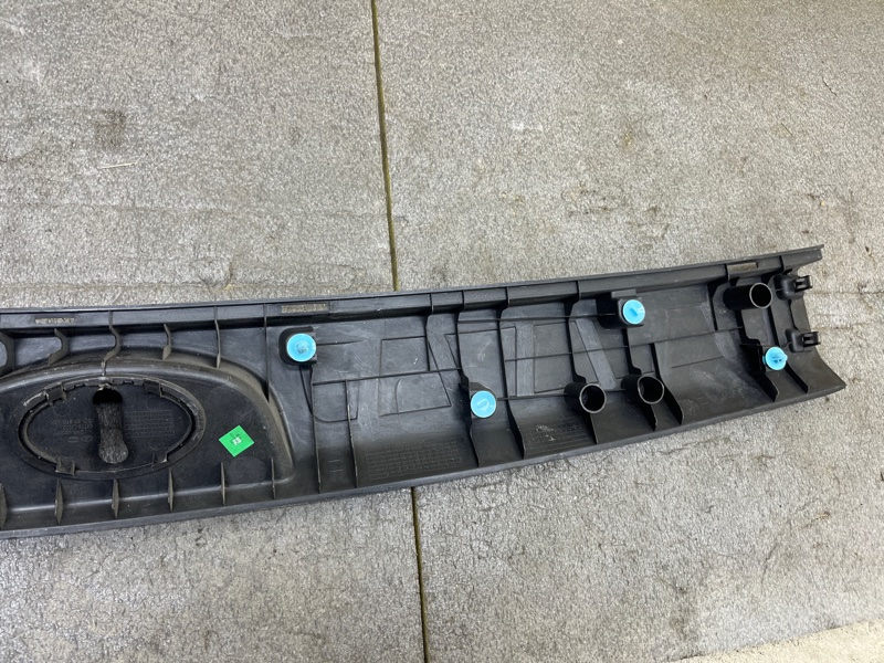 Накладка замка багажника, 2000 рублей, Ховрино